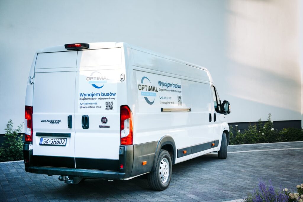 Fiat Ducato we flocie Optimal MR - zdjęcie z tyłu- Wynajem Samochodów Dostawczych w Katowicach