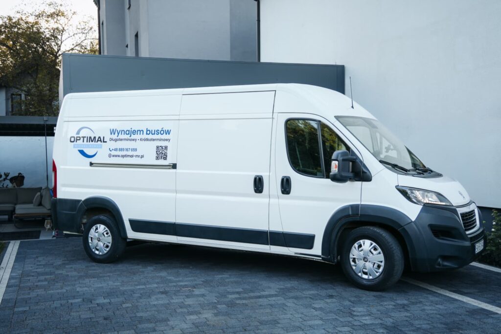 Peugot we flocie Optimal MR - Zdjęcie boczne- Wynajem Samochodów Dostawczych w Katowicach