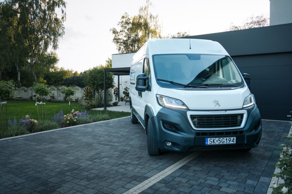 PEUGOT - BUS WE FLOCE OPTIMAL MR- Wynajem Samochodów Dostawczych w Katowicach